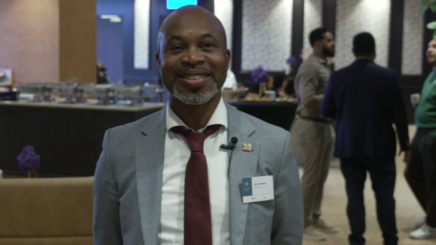 John Brewster, voorzitter van Diaspora Instituut Nederland, tijdens zijn interview met ONS in Hoofddorp.
