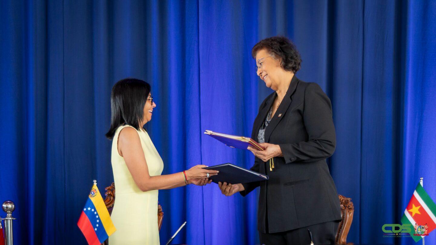 Afbeelding bij de officiële publicatie: Suriname en Venezuela bezegelen bezoek president Rodríguez met ondertekening tien documenten