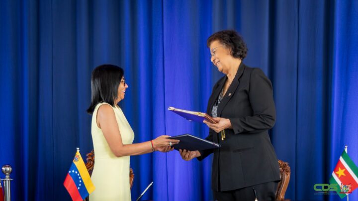 Afbeelding bij de officiële publicatie: Suriname en Venezuela bezegelen bezoek president Rodríguez met ondertekening tien documenten