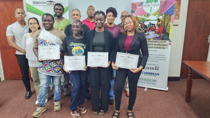 Afbeelding bij de officiële publicatie: Jongeren uit Boven-Suriname ronden leiderschapstraining succesvol af