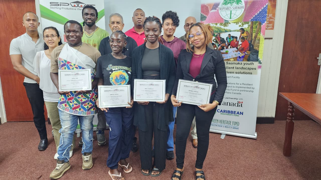 Afbeelding bij de officiële publicatie: Jongeren uit Boven-Suriname ronden leiderschapstraining succesvol af